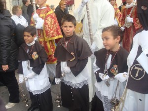 Muchos niños han participado en la procesión. 