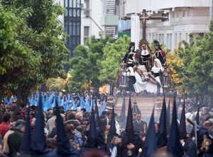 Procesión de la Santa Cruz en 2012. / Foto: cofradia-santa-cruz.blogspot.com.es/