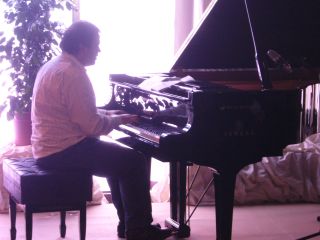 Soledad estará acompañada por el pianista Ángel Andrés Muñoz.