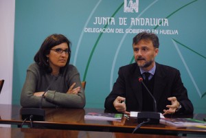 El delegado de la Junta de Andalucía en Huelva, José Fiscal, presentó el Anuario Taurino.