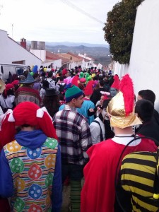 El desfile y el baile de disfraces cierran el carnaval de este año 2013 en El Campillo. 