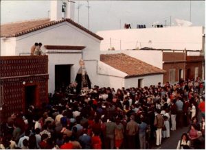 El pueblo de San Juan dando la bienvenida a la nueva imagen de la Virgen de los Dolores.