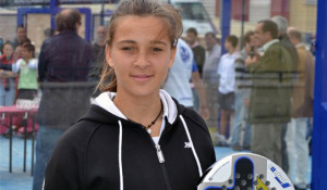 La onubense Elena Ramírez, campeona de Andalucía sub-16, toma parte en el torneo.