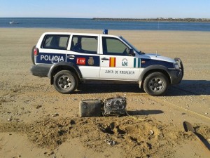 Fardo de hachís incautado en la playa del Espigón