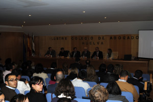 En las jornadas han participado el delegado del Gobierno andaluz, José Fiscal; el presidente de la Audiencia Provincial, Antonio Pontón; el fiscal jefe de la Fiscalía de Huelva, Jesús Jiménez,; y la secretaria coordinadora de la Audiencia, Rosa María Berenguel.