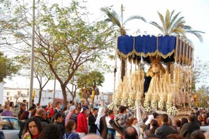 La Virgen de los Dolores vuelve a procesionar tras el Viernes de Dolores.