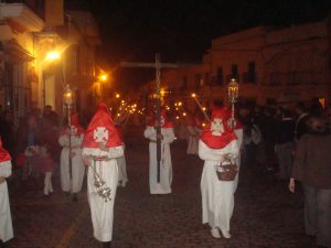 El Martes Santo es una de las procesiones con un mayor número de nazarenos en Moguer. 