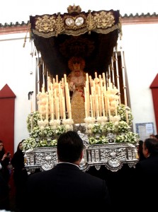 La Virgen de la Amargura sale de la ermita de San Sebastián. / Foto: Julián Blanco