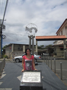 La joven onubense, en el centro geográfico de Panamá.