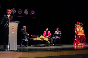 La revista fue presentada en el Teatro Felipe Godínez de Moguer. 