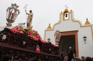 El paso del Cristo Resucitado fue el primero en salir de la Ermita de los Remedios.