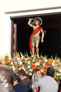 Salida de San Sebastián por las calles de San Bartolomé de la Torre.