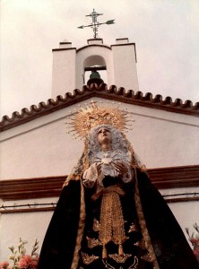 La espadaña de la Ermita de los Remedios repicaba en  marzo de 1983 por la llegada de la nueva imagen de la Virgen de los Dolores. / Foto: Flores. 