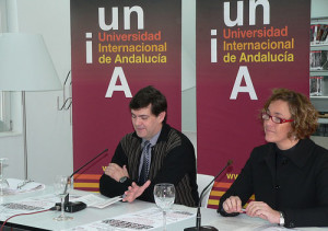 La directora de la Sede Iberoamericana, Yolanda Pelayo, y el subdirector del conservatorio, Borja Otero.