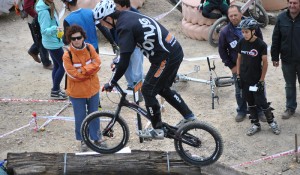 Pericia y habilidad son necesarias para esta prueba ciclista. / Foto: J. M. Jiménez.