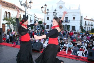 El concurso de sevillanas tiene una gran acogida. 