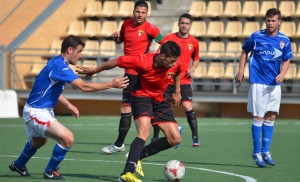 El Ayamonte espera sacar adelante su partido ante Los Barrios. / Foto: J. L. Rúa.