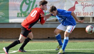 Tuvo que emplearse a fondo el equipo fronterizo para superar el escollo portuense. / Foto: J. L. Rúa.