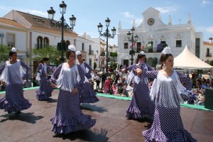 Una veintena de parejas que compitieron en las categorías del concurso, infantil y adultos.