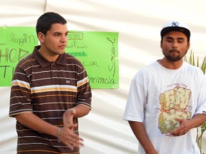 Woll y Leugim durante su actuación en la Plaza de las Monjas.