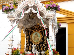 La nueva carreta de plata del Simpecado de la Hermandad del Rocío de Lucena del Puerto.