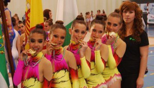 Conjunto infantil del Club de Gimnasia Rítmica Onuba de Ayamonte, oro en Conil,