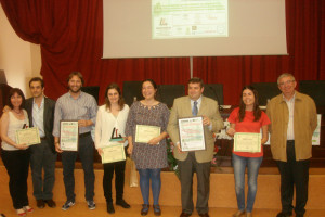 Representantes de diferentes entidades recibieron reconocimientos de FEAFES-Huelva.