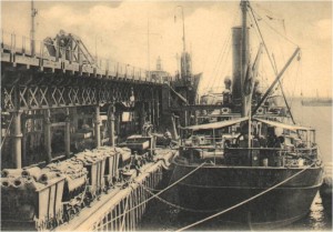 SS "Don Hugo" atracado en 1903 en el Muelle de Minerales de la RTC, en el Odiel. Fotografía del onubense Diego Calle.