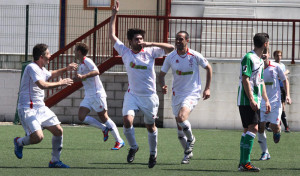 Los jugadores condales celebran el primer gol. / Foto: Josele Ruiz.