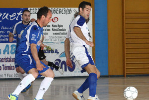 Toma oxígeno el equipo de José Vidal, que se coloca a tres puntos de la zona de descenso. / Foto: Josele Ruiz.