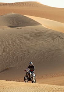 La arena estaba muy suelta y complicaba la labor de los pilotos, según dijo el valverdeño.