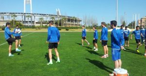 Los albiazules, en el entrenamiento en el anexo del estadio de Los Juegos del Mediterráneo. Foto: @recreoficial.