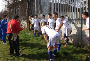 Los onubenses reciben instrucciones durante el descanso.