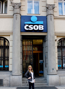 Jessica Tirado ha viajado hasta Praga, República checa, a trabajar en CSOB group, como  diseñadora gráfica en el departamento de Comunicación.