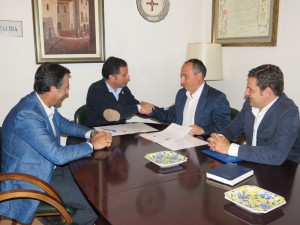 El convenio busca dinamizar y promocionar el sector comercial del municipio