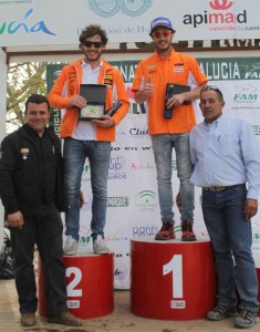 Los hermanos Guerrero en el podio tras terminar la prueba.