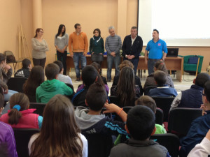 Los escolares isleños estuvieron muy atentos durante la charla.