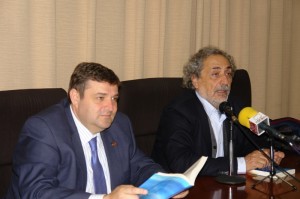 Francisco José Martínez y José Chamizo durante la presentación del libro.