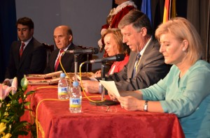 La entrega de las medallas fue aprobada por el pleno palermo. 