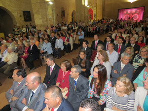 Entre los asistentes al acto en el monasterio Santa Clara, estaban los 12 moguereños que ostentan este año la Mayordomía del Rocío.