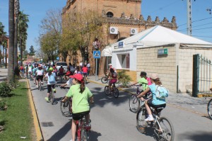 Los niños celebran el Día de la Bicicleta en La Palma.