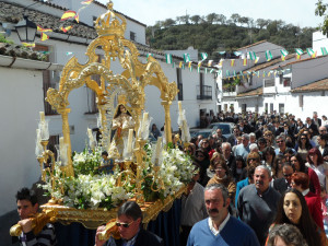 Procesión de la Virgen en Puerto Moral.