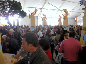 Numeroso público no quiso perderse la Feria de la Gamba de Punta Umbría.