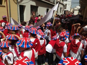 Gran vistosidad la del desfile inglés organizado por este colegio sanjuanero.