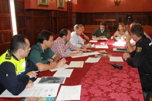 Asistentes a la reunión de organización, de dispositivo de seguridad de romerías de la Cruz y María Auxiliadora.