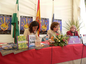 Elena López en la presentación de las novedades editoriales de 2013 en la Feria del Libro de Huelva