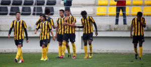 Los jugadores leperos celebran uno de sus goles. / Foto: David Villalón.