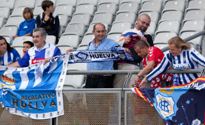 Seguidores fieles al Recre estuvieron en las gradas del estadio Gran Canaria. / Foto: Quique Curbelo.