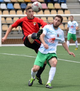 Tras quedarse con un jugador más el Ayamonte, éste dejó de dominar el partido. / Foto: J. L. Rúa.