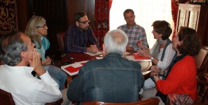 Un momento de la reunión que mantuvo el alcalde de Ayamonte con los representantes de la Fundación Real Madrid.